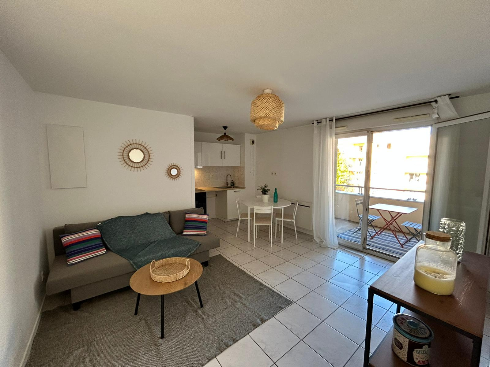 Coup de coeur pour ce beau 2 pièces meublé avec terrasse et parking