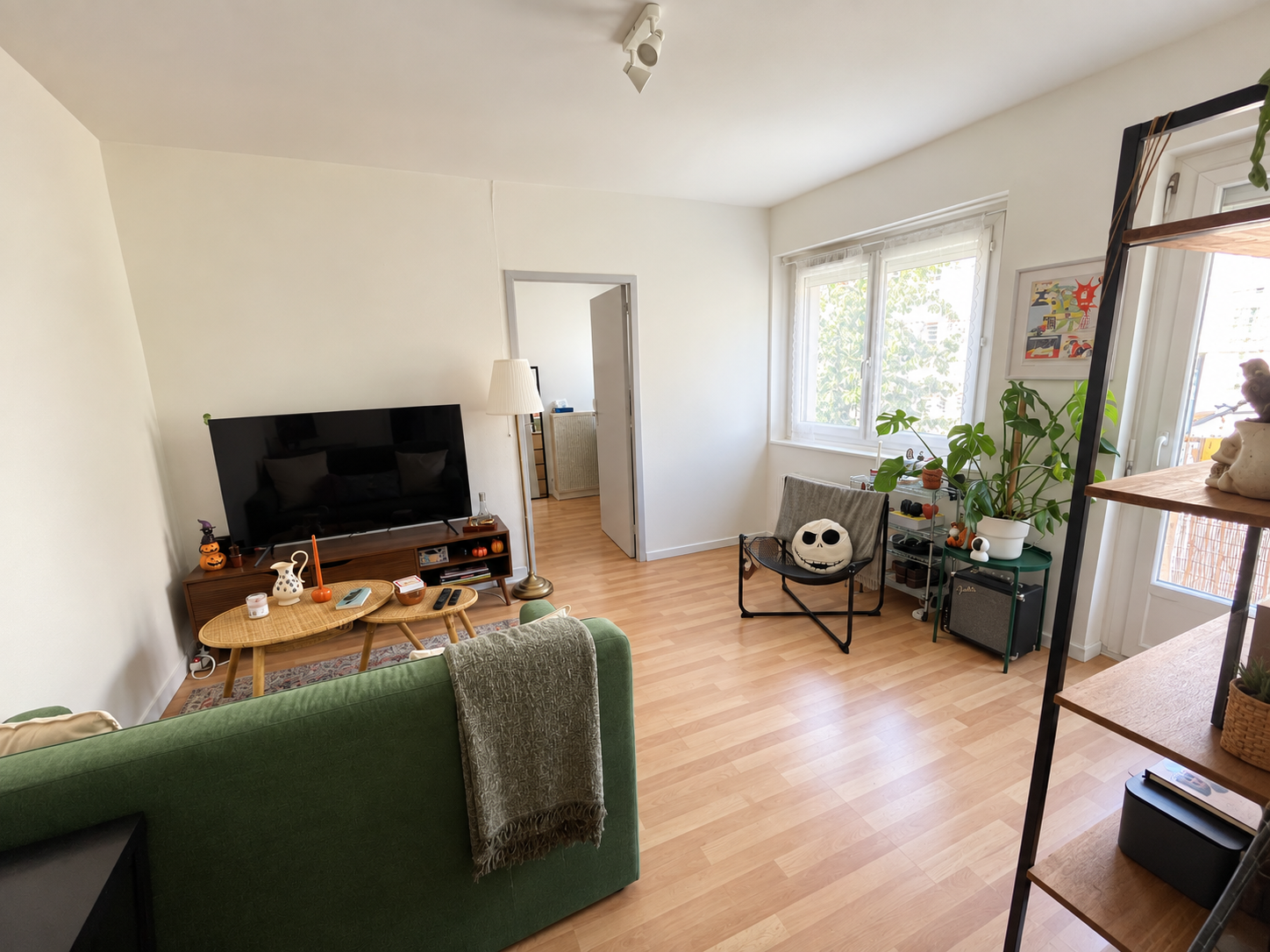 APPARTEMENT 2 PIECES AU PIED DU METRO ARENES