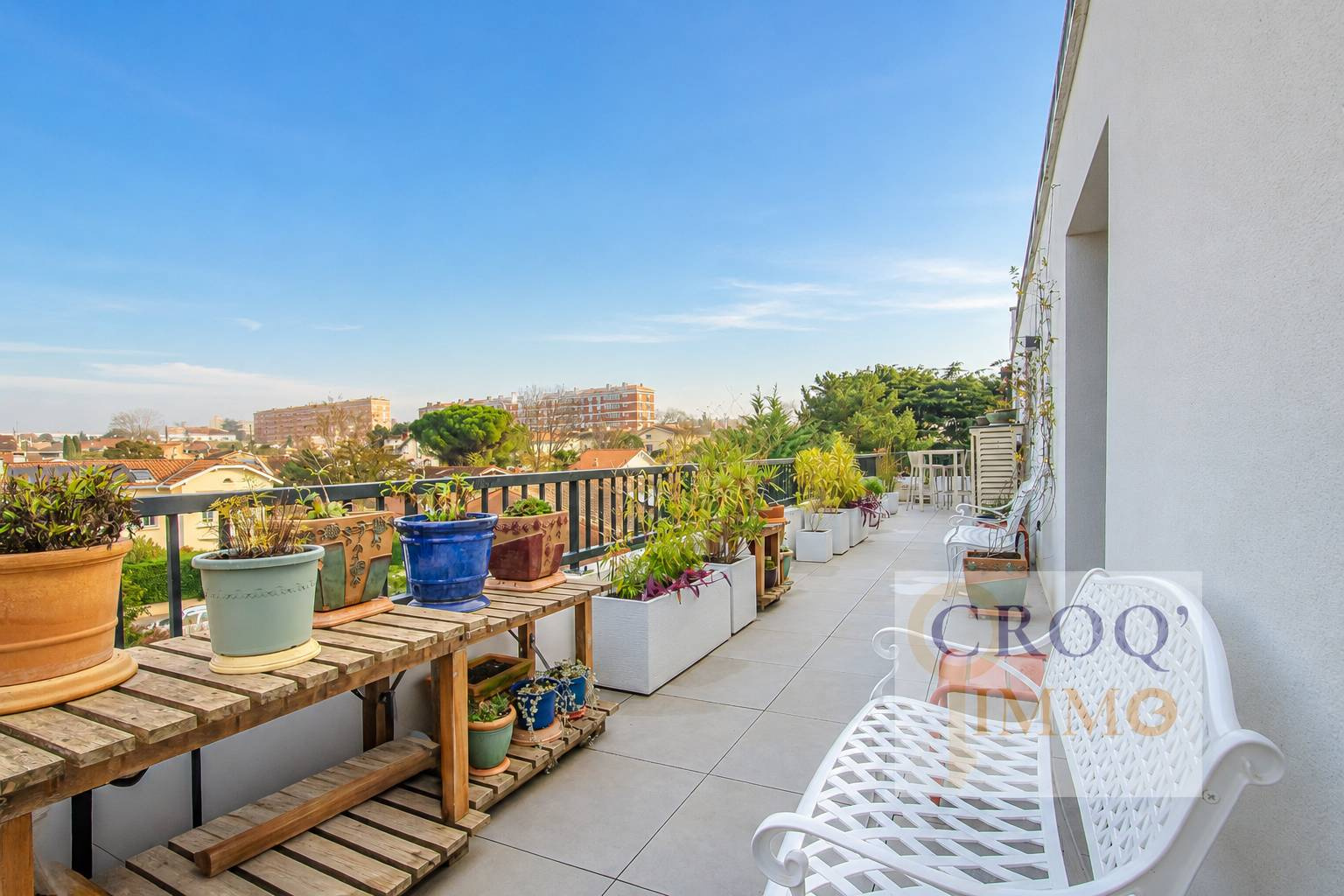 Coup de coeur, appartement de 113m2 avec terrasse de 32m2 + 2 parkings en s/sol
